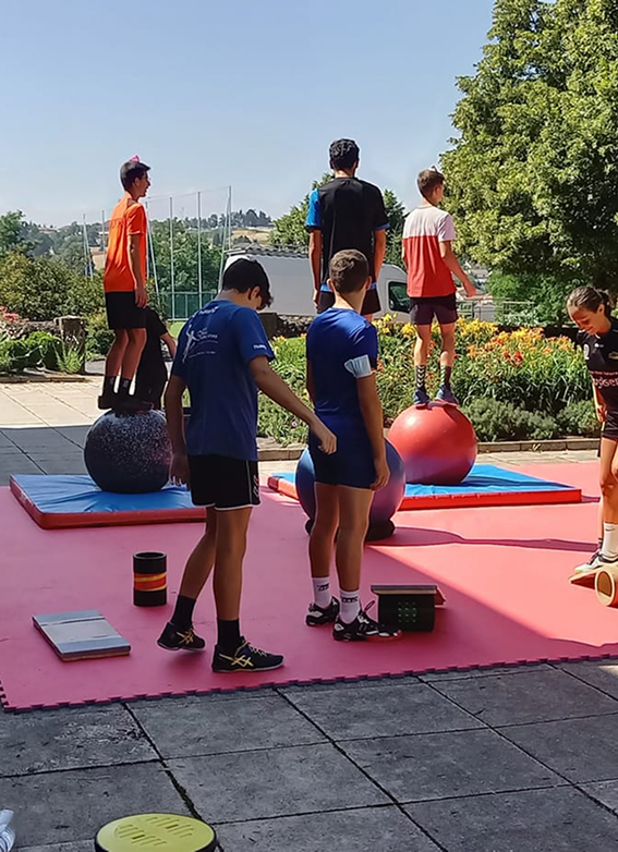 Activité sportive en groupe pour stage à Monistrol-sur-Loire