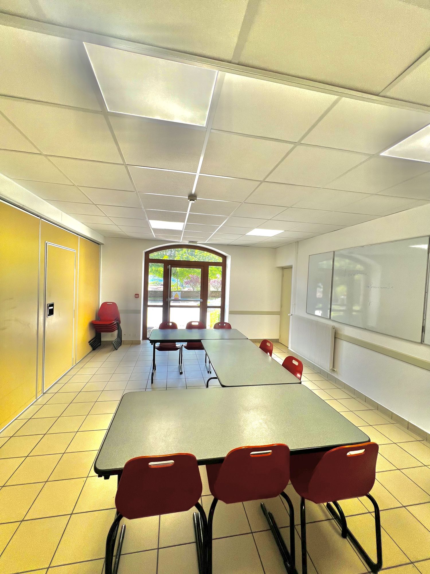 Salle polyvalente pour réunion, stage ou séminaire