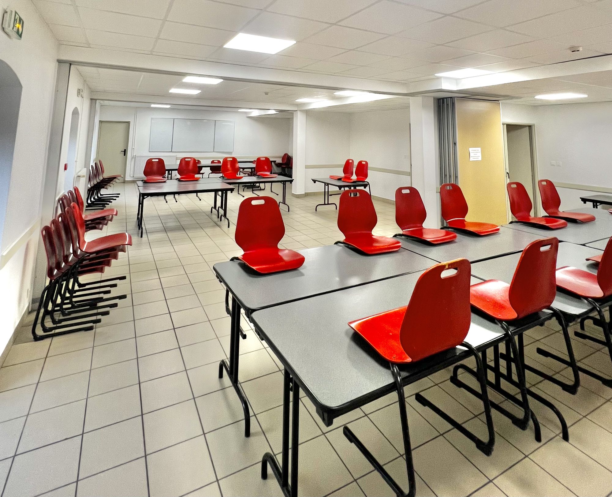 Salle de formation équipée pour réunion ou séminaire